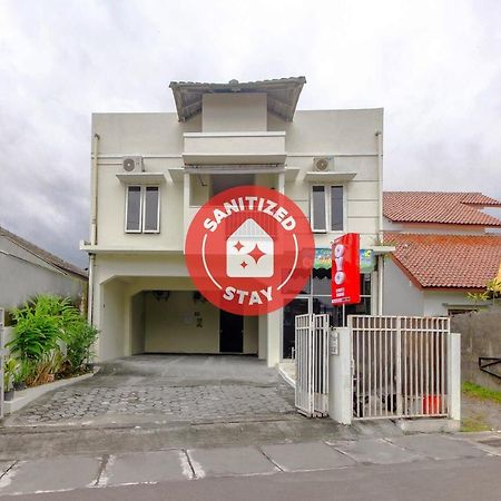 OYO 3083 D Kost 3 Syariah Hotel Yogyakarta Bagian luar foto