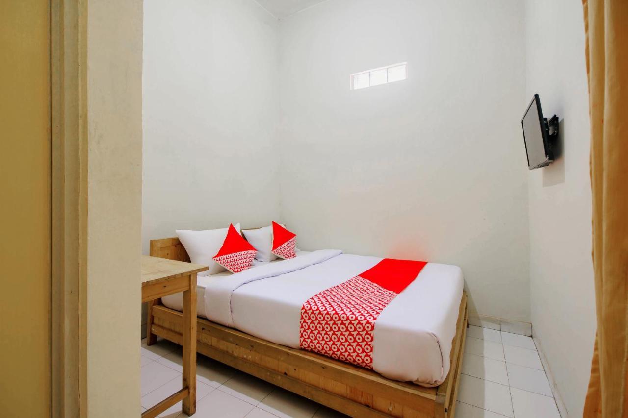 OYO 3083 D Kost 3 Syariah Hotel Yogyakarta Bagian luar foto