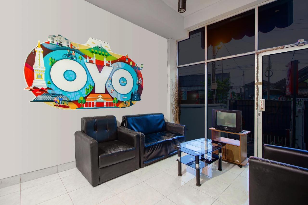 OYO 3083 D Kost 3 Syariah Hotel Yogyakarta Bagian luar foto