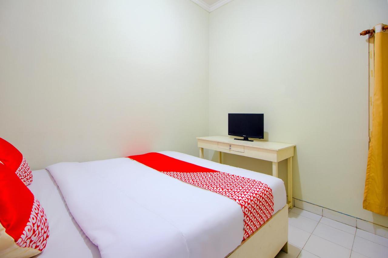 OYO 3083 D Kost 3 Syariah Hotel Yogyakarta Bagian luar foto