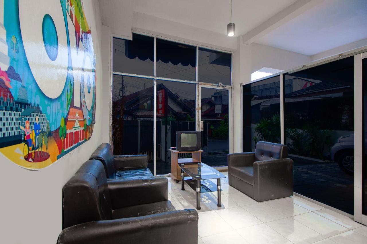 OYO 3083 D Kost 3 Syariah Hotel Yogyakarta Bagian luar foto